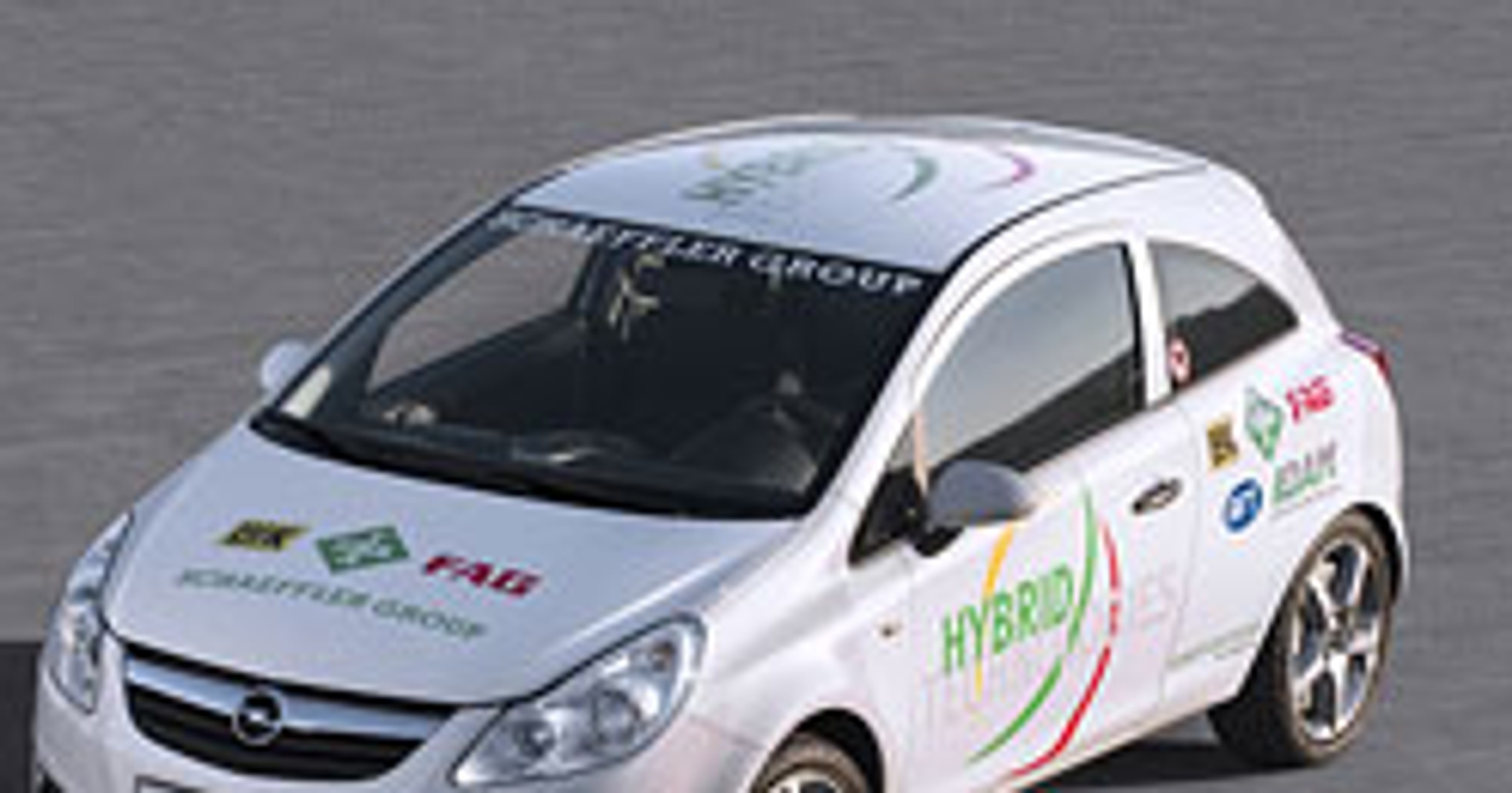 Schaeffler Hybrid: Corsa z trzema silnikami elektrycznymi