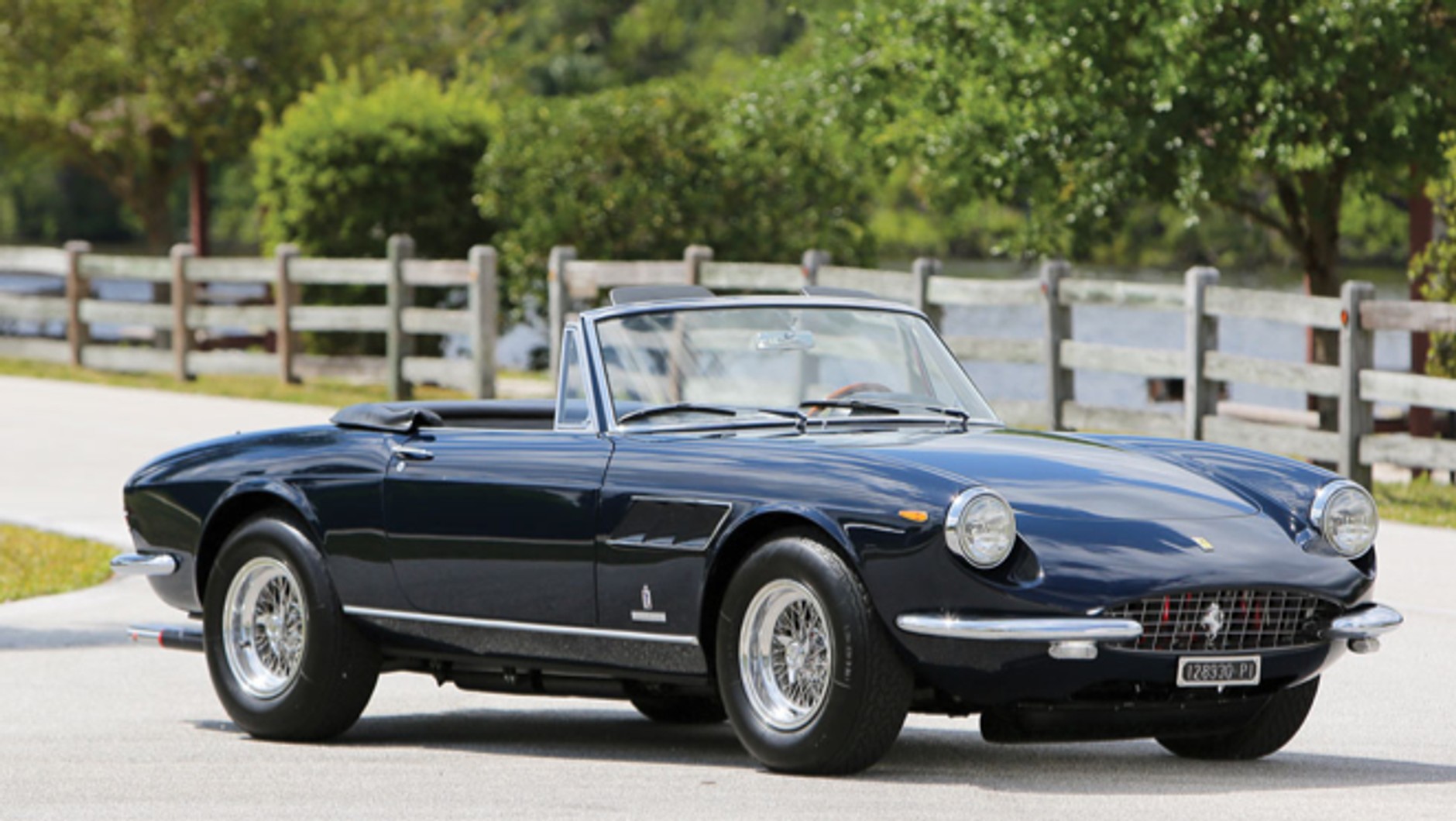Ferrari 330 GTS z 1967 roku - cena 1 128 000 euro (4,7 mln. zł).