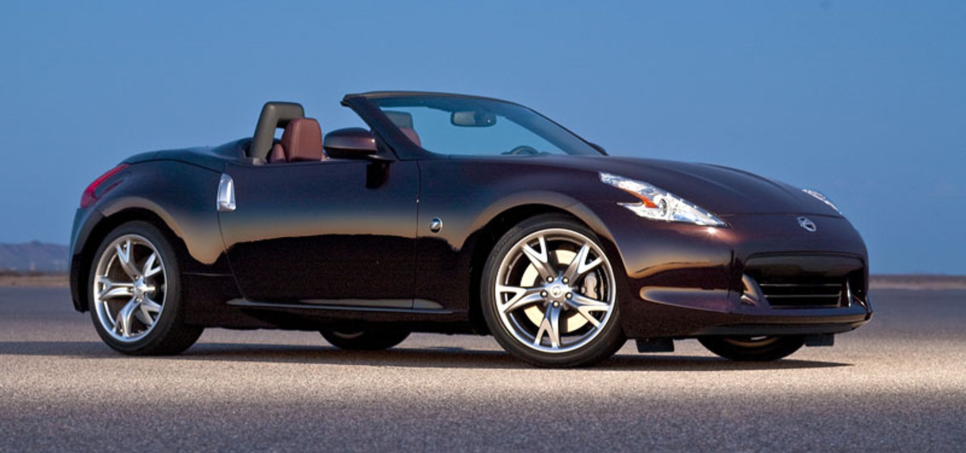Nowy Jork 2009: Nissan zaprezentował model 370Z Roadster