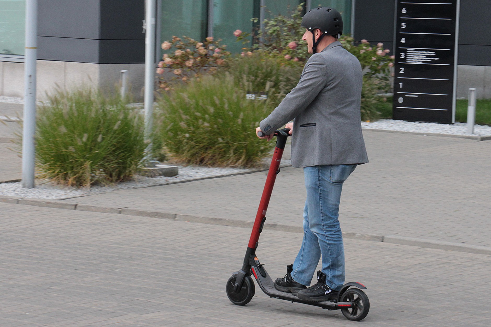 Seat eXS kontra Fiat 500 F85W - która hulajnoga lepsza?