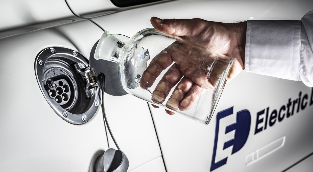 Kiedyś tankowanie było trudniejsze niż teraz ładowanie. Krótka historia benzyny