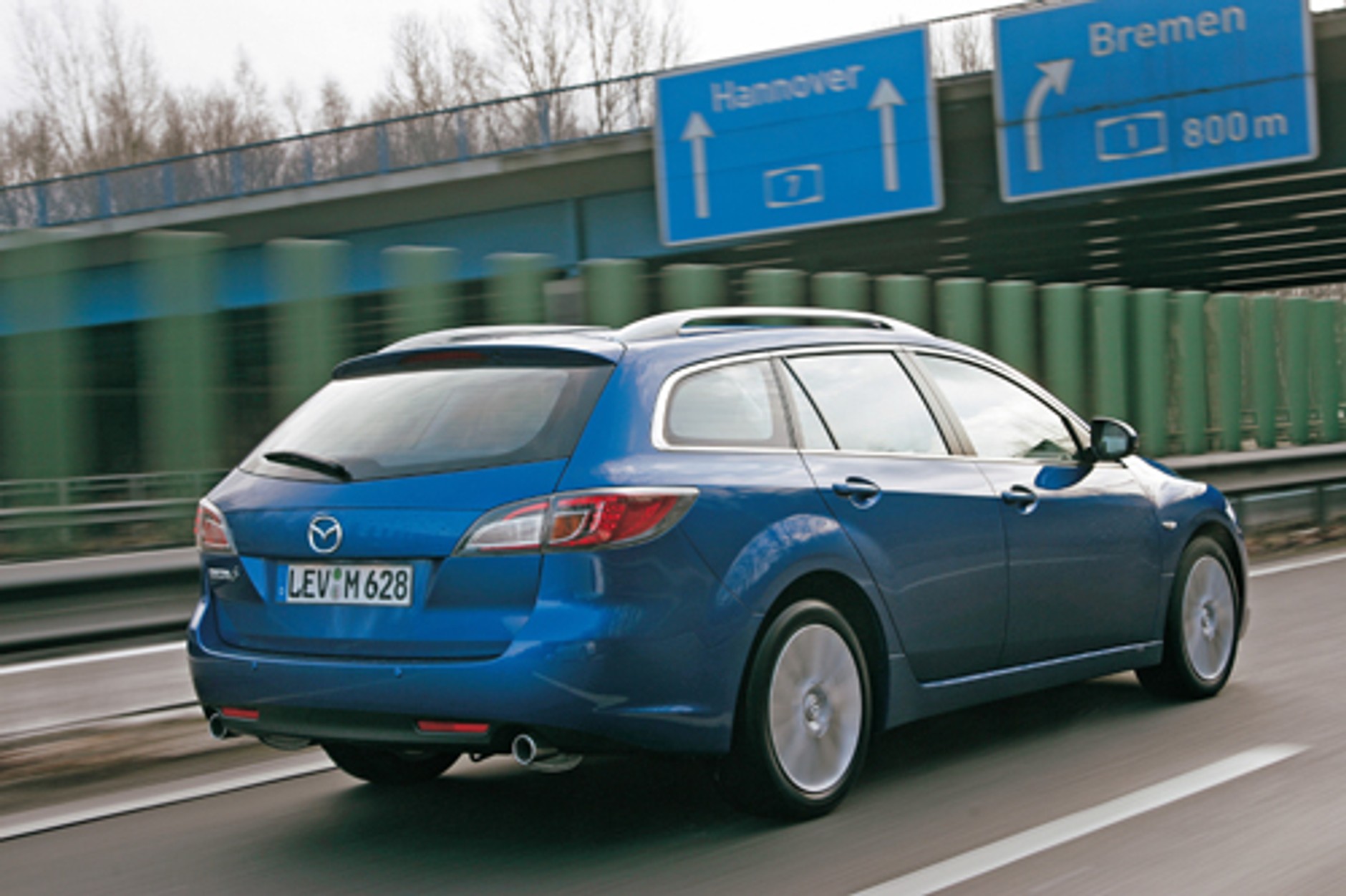 Nowa Toyota Avensis kontra VW Passat, Ford Mondeo i Mazda 6 - Porównanie szybkich i pojemnych ekspresowych kombi