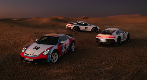 Porsche 911 Dakar w historycznym "malowaniu" z Rajdu Safari. Jest polski akcent