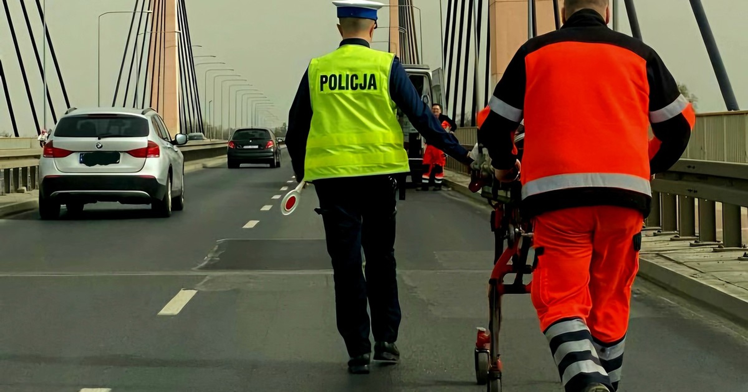Obraz pochodzący z serwisu https://dolnoslaska.policja.gov.pl/wr1/aktualnosci/biezace-inf/117178,Szybka-i-zdecydowana-reakcja-policjantow-pozwolila-uratowac-to-co-najcenniejsze-.html