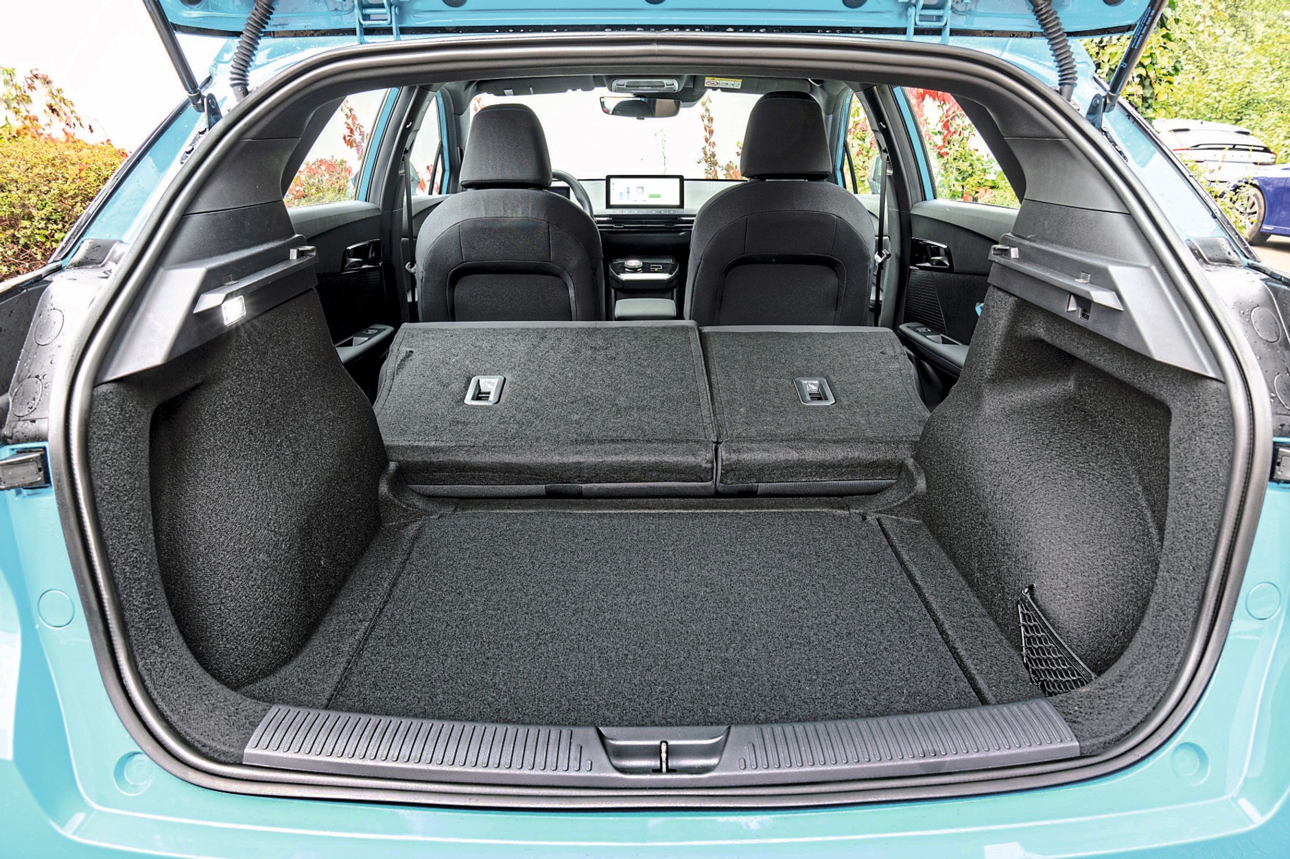 MG4 kontra Peugeot e-2008