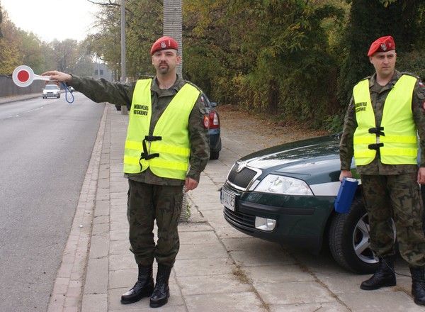 Żandarmeria Wojskowa na drogach przy granicy. Czy może kontrolować kierowców?