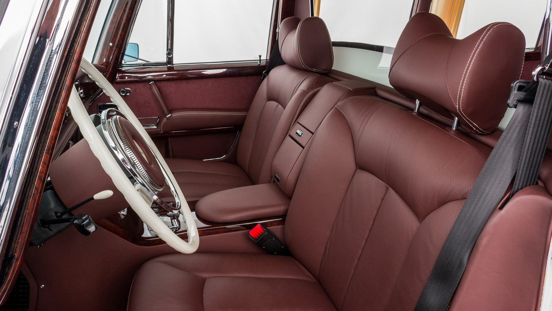 Mercedes-Benz W 100 600 Pullman 1 of 1 restomod