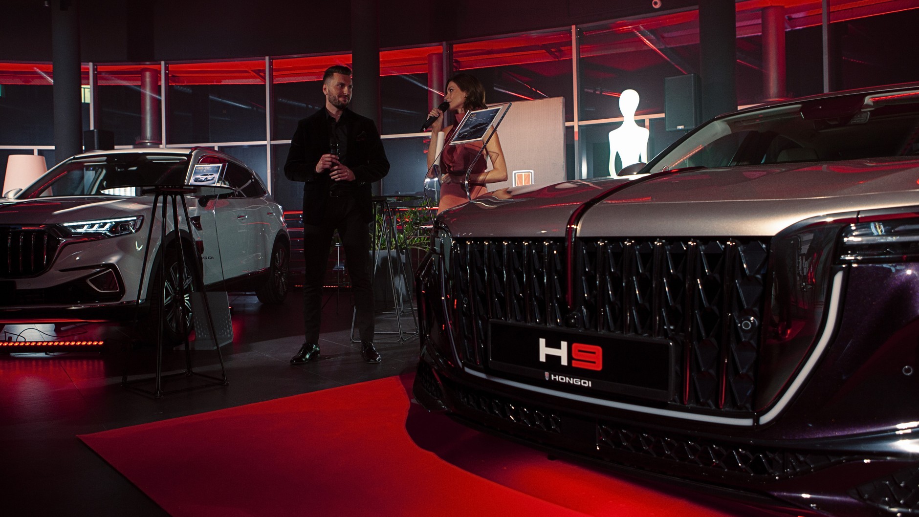 Importerzy aut chińskich marek starają się, żeby pokazać je z jak najlepszej strony. Na zdjęciu showroom w salonie Hongqi w Warszawie