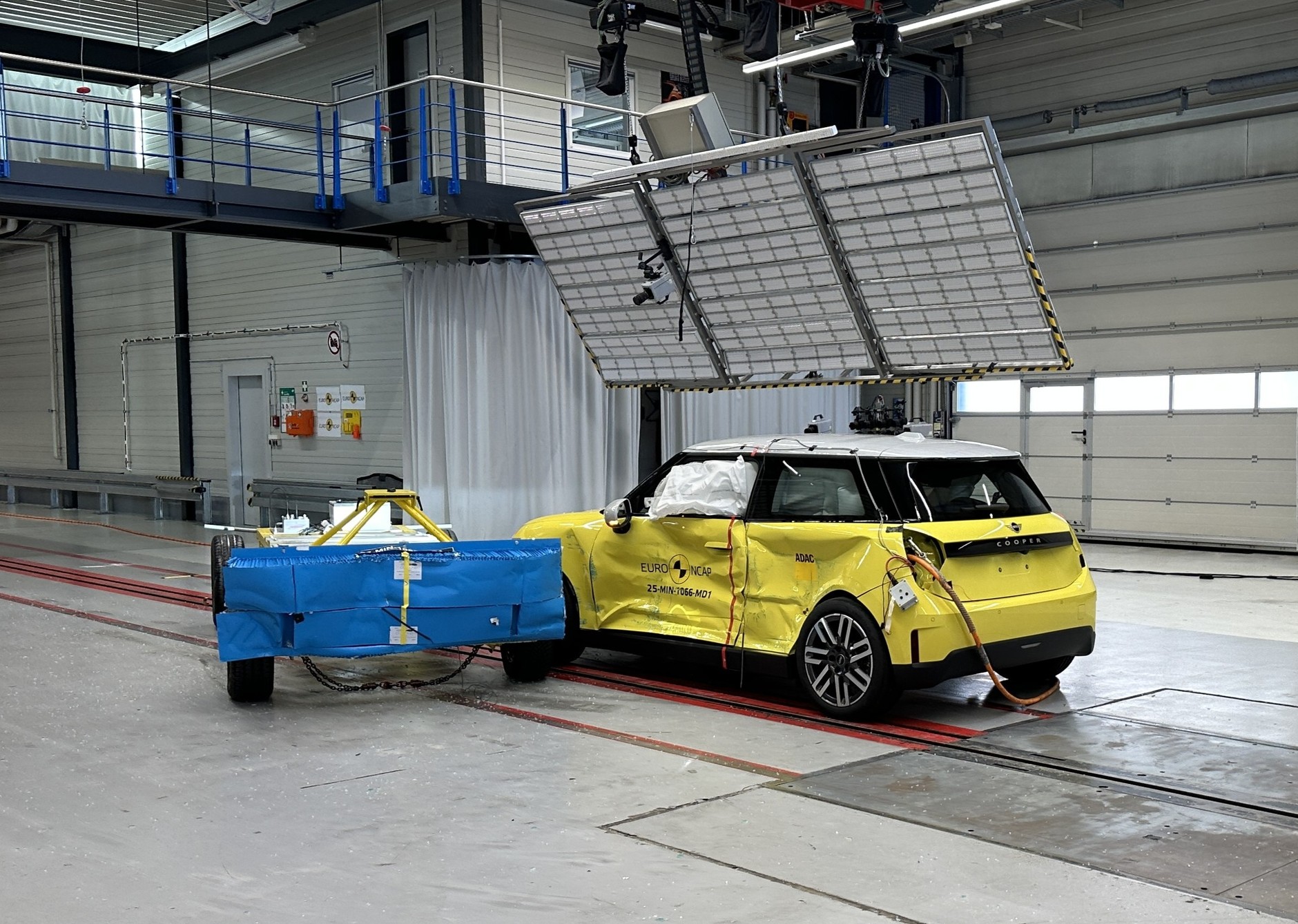 Mini Cooper E. Test zderzeniowy Euro NCAP