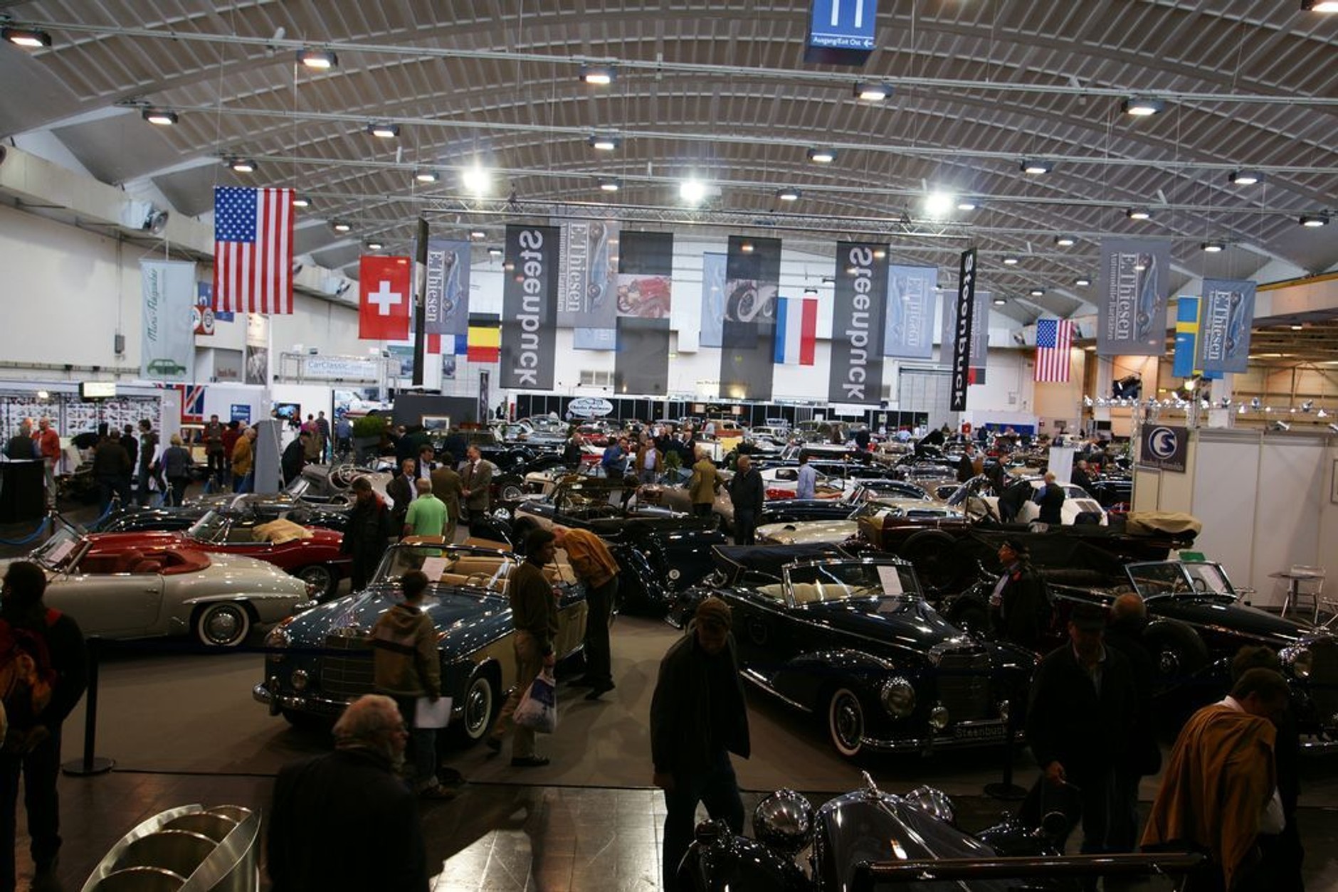 Techno Classica Essen 2010: targi rekordów - zaprzeczenie kryzysu w motoryzacji (galeria)