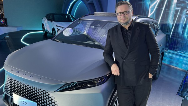 Jeździłem chińskim rywalem Toyoty RAV4. Omoda 7 chce pokonać japońskiego SUV-a jego własną bronią