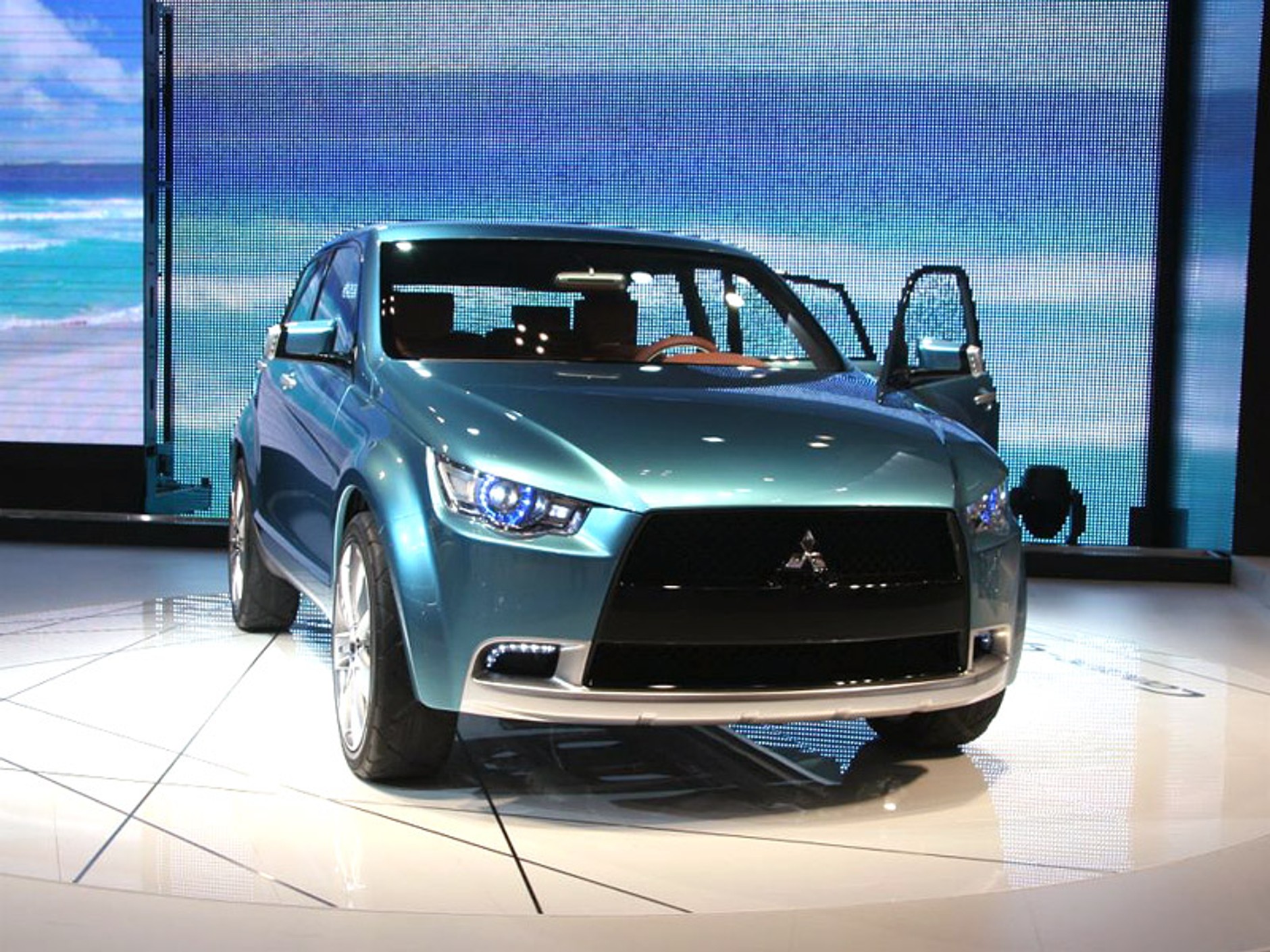 Tokio  : Mitsubishi Concept-cX – ekologiczny koncept SUV