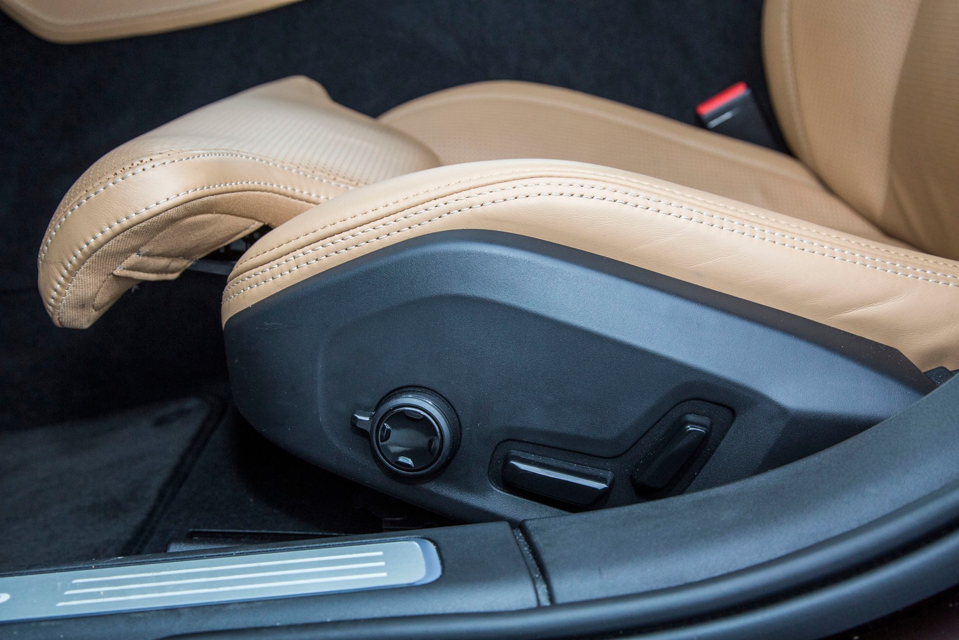 Volvo V90 D5 AWD - pięć metrów dobrego stylu