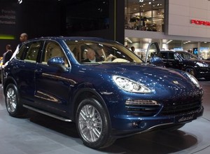 Porsche Cayenne: bardziej kontrowersyjny (Genewa 2010)