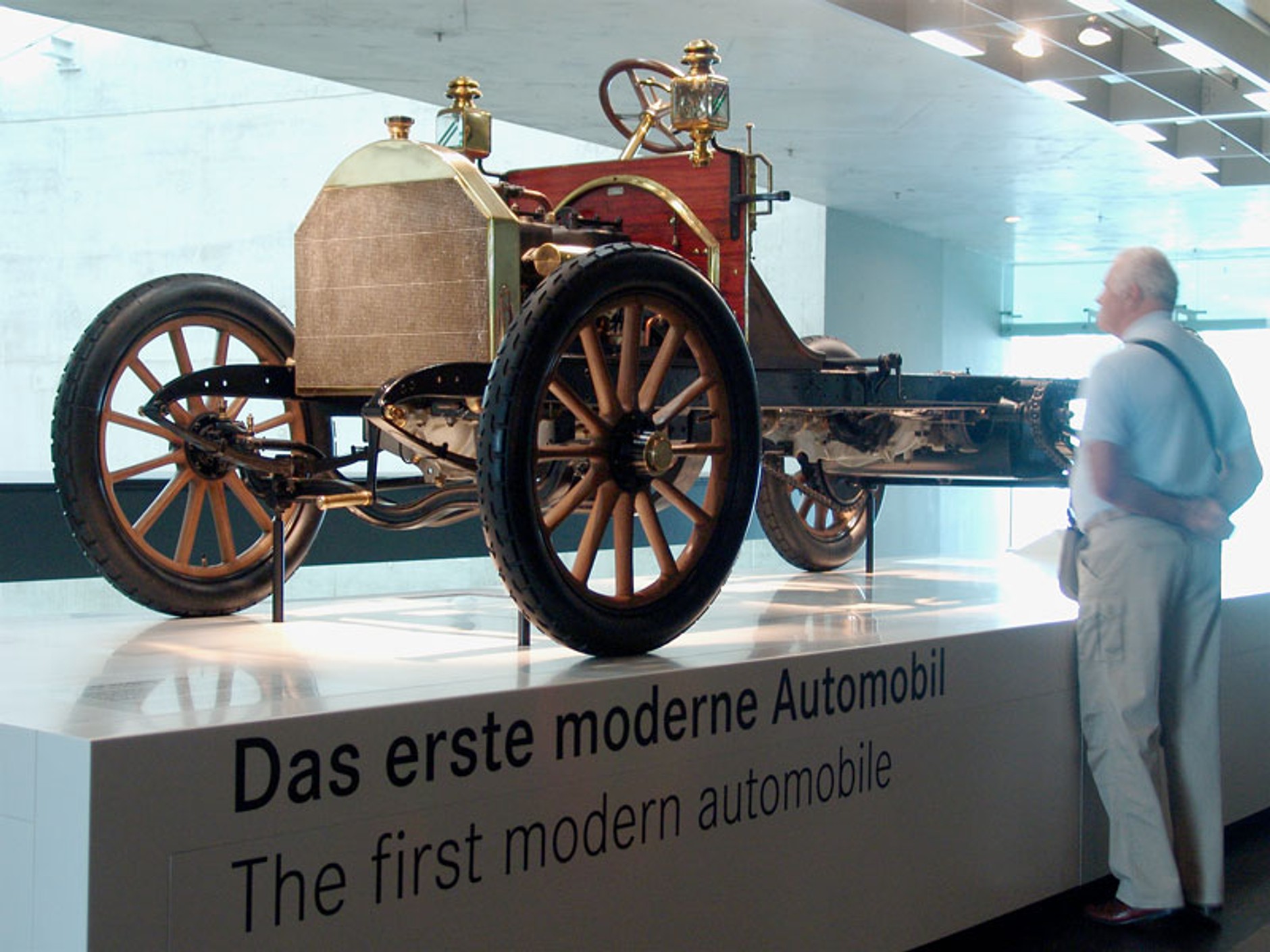 Mercedes-Benz Muzeum: 120 lat historii na 9 piętrach - 1. część (galeria)