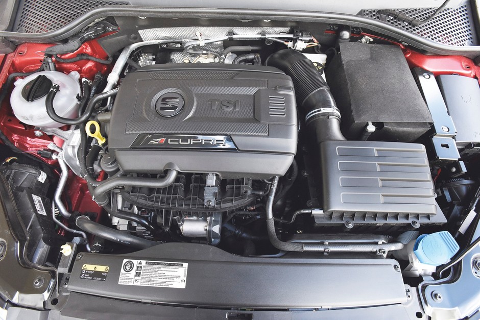 Honda Civic Type R kontra Seat Leon Cupra - 620 KM na torze