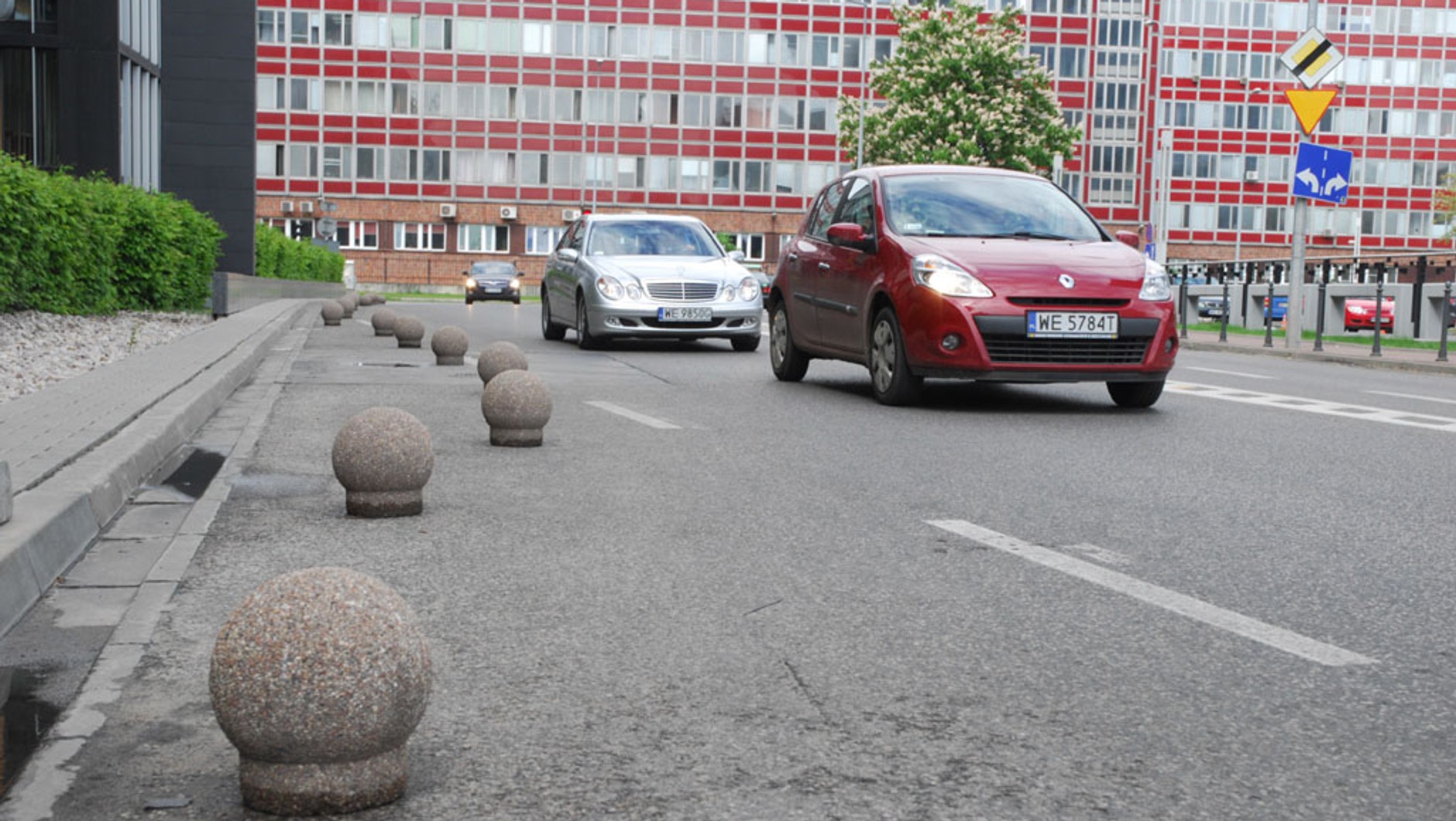 Szykany drogowe, słupki, progi i grzybki: Czyli - Zagrożenie w imię prawa?