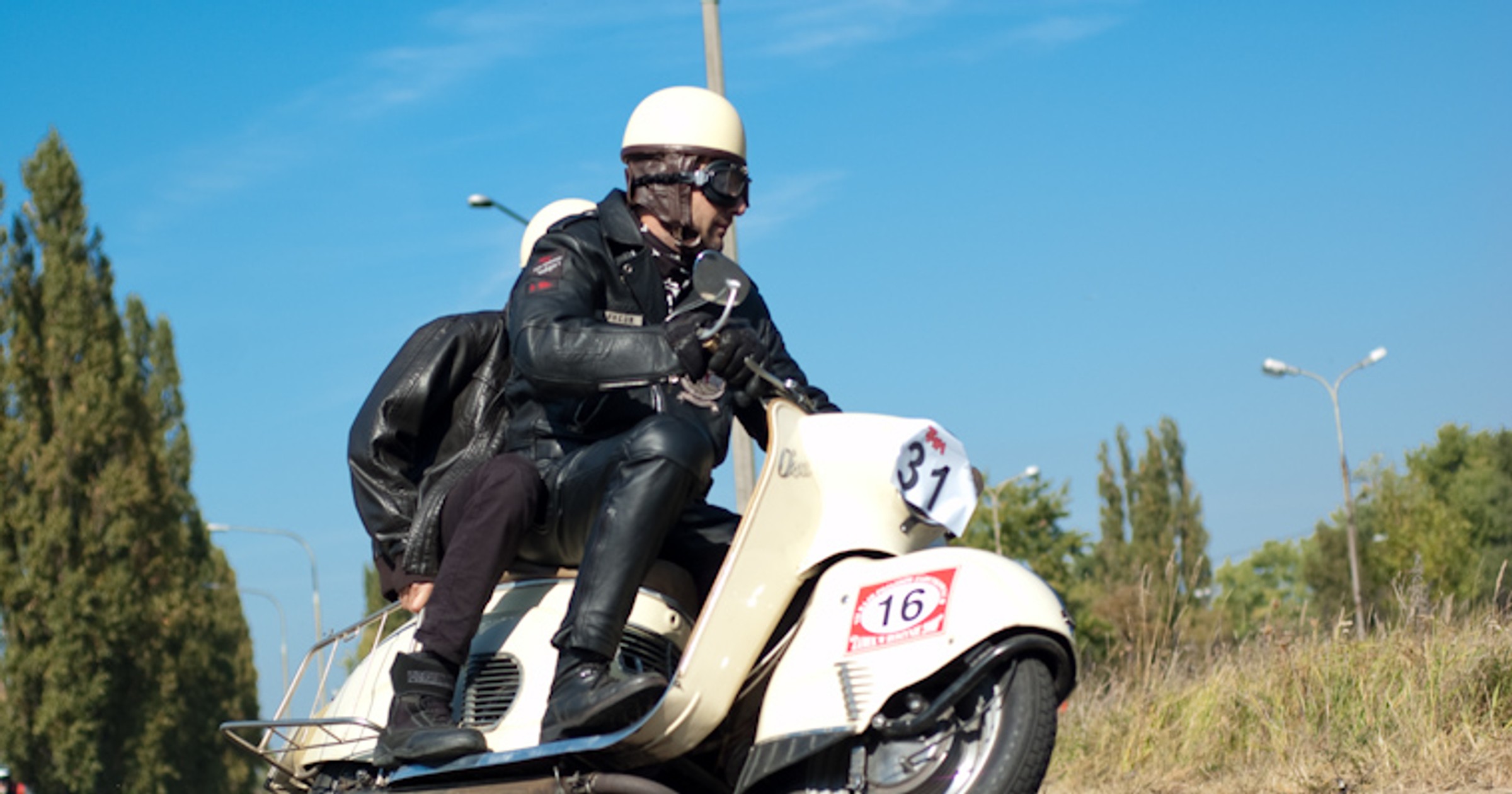 Polskie motocykle i samochody na torze FSO