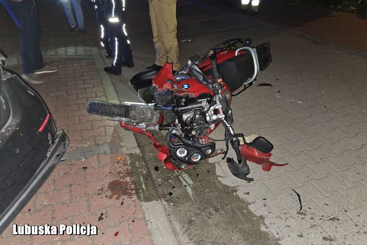 Dwaj bracia jechali na motocyklu bez kasków. Zginęli na miejscu