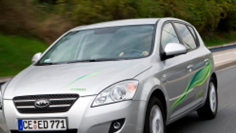 Paryż 2008: KIA cee’d z napędem hybrydowym - pierwsze próby drogowe