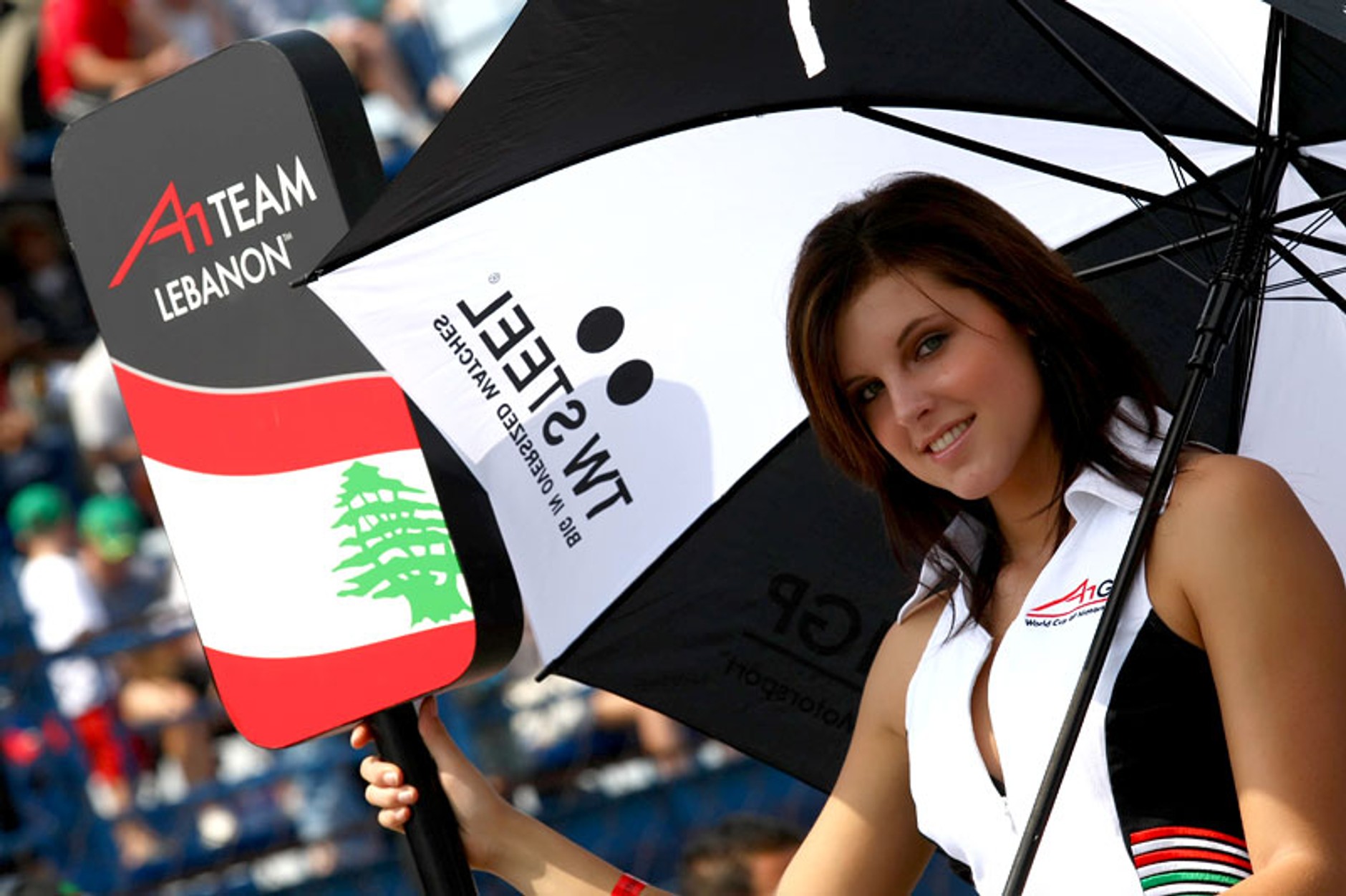 Tylko u nas: dziewczyny bawią się narzędziami