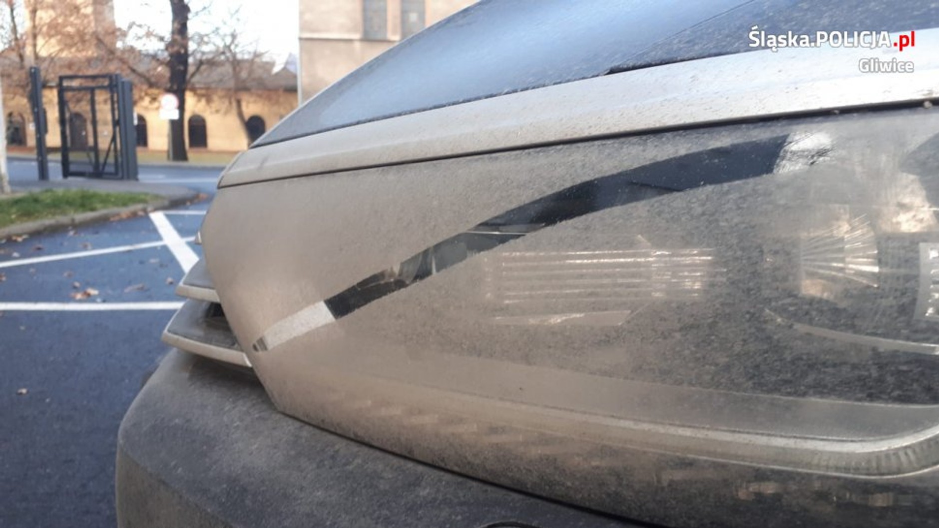 Zabrudzony reflektor