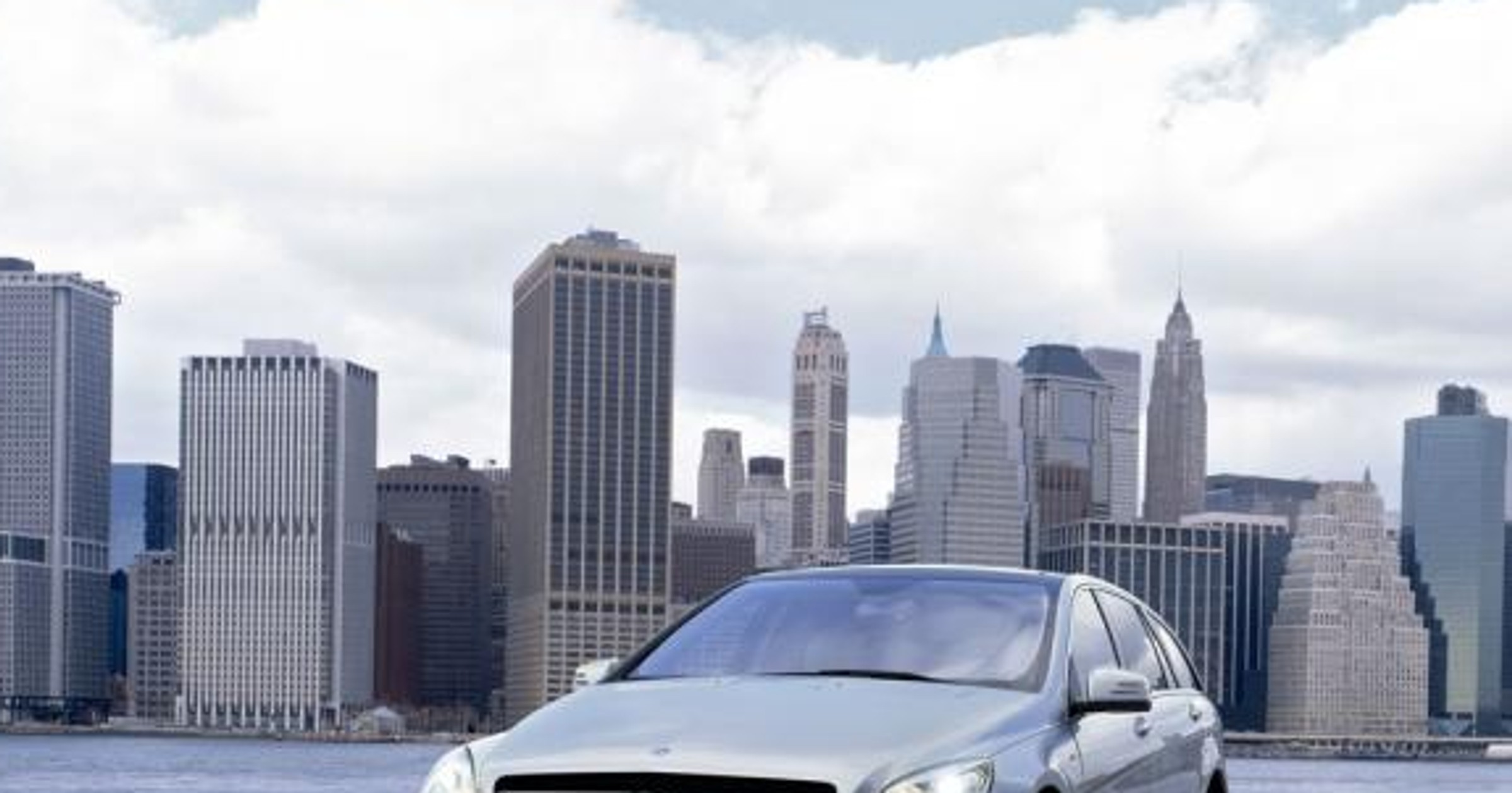 Nowy Jork 2010: Mercedes-Benz  Klasa R z nową twarzą