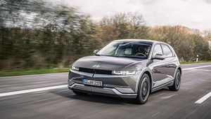 Hyundai Ioniq 5 – wskazuje, którędy droga