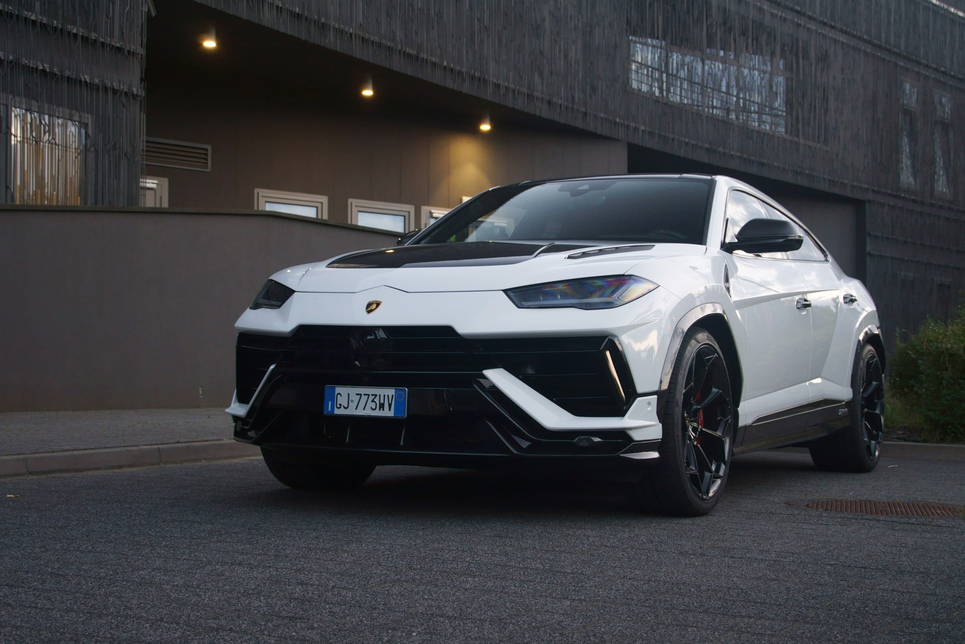 Lamborghini Urus Performante. 666-konny potwór na szczudłach