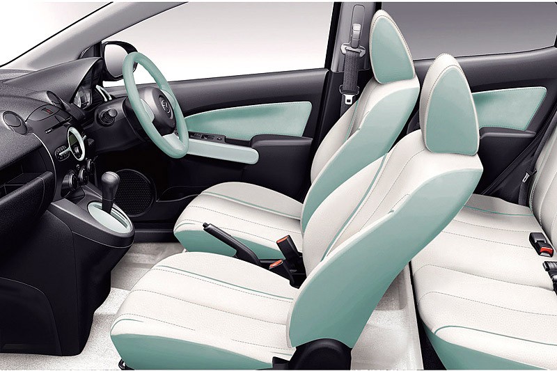 Mazda 2 Red, Green &amp; Blue – barwne trojaczki z Japonii