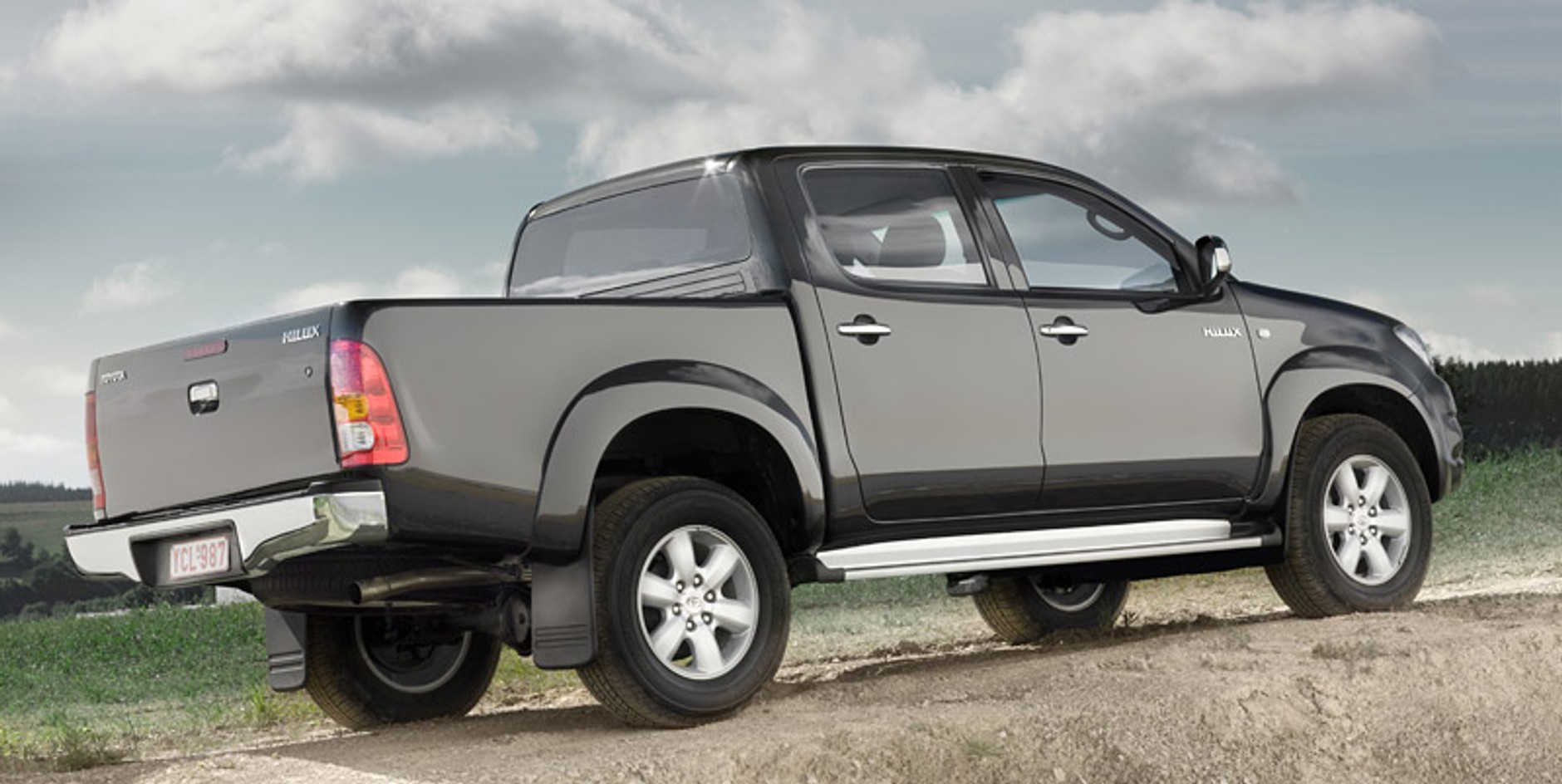Toyota Hilux: restyling pickupa na nowy rok modelowy