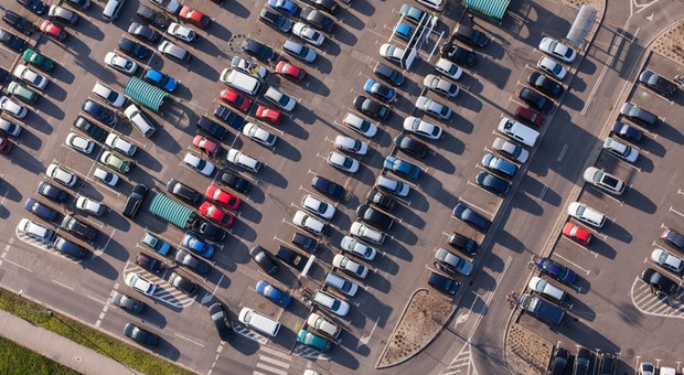 Motoryzacyjna sytuacja Polski. Czy naprawdę mamy tyle starych samochodów i śmiertelnych wypadków?