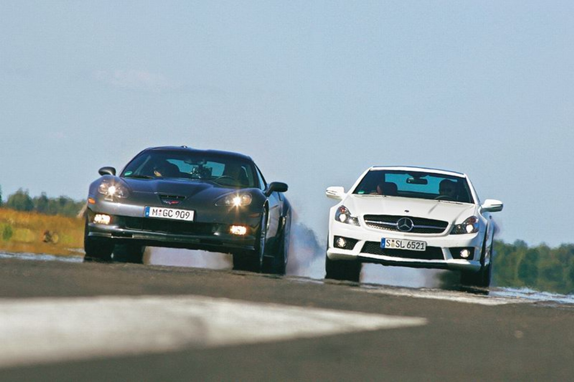 Corvette ZR1 kontra Mercedes SL 65 AMG: Tu topi się asfalt i płonie powietrze