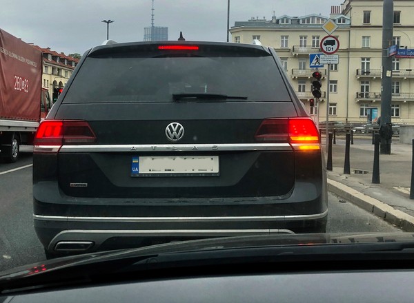 Tajemnicze auta na ukraińskich rejestracjach. Co to za modele?