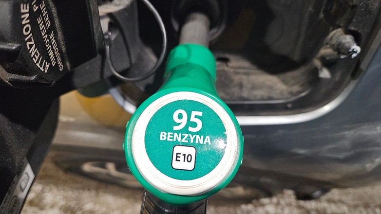 Tankowanie, benzyna E10