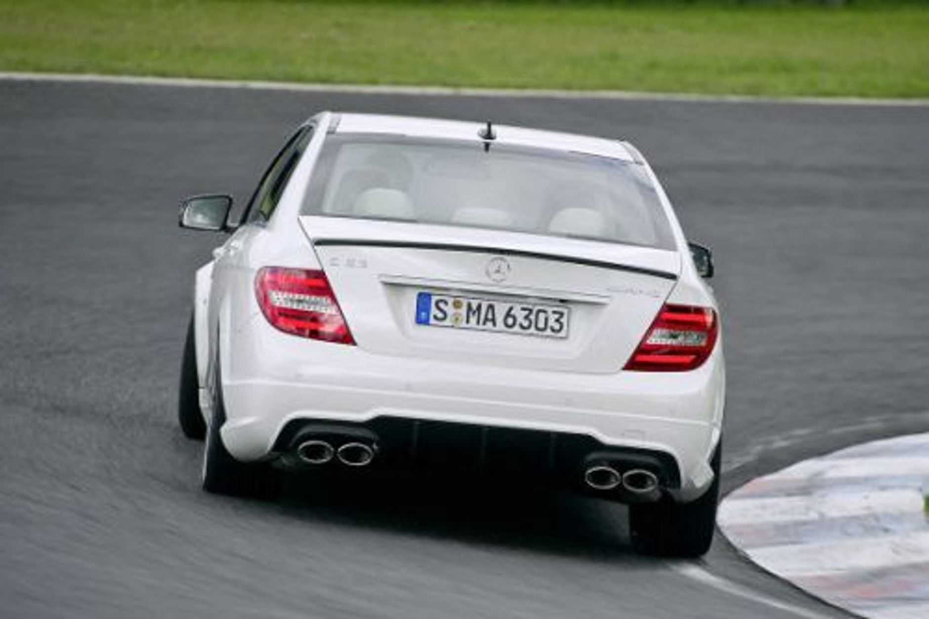 Mercedes C63 AMG 2011 lifting