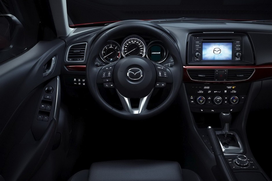 Wiemy jak jeździ nowa Mazda 6: nareszcie ma to coś!