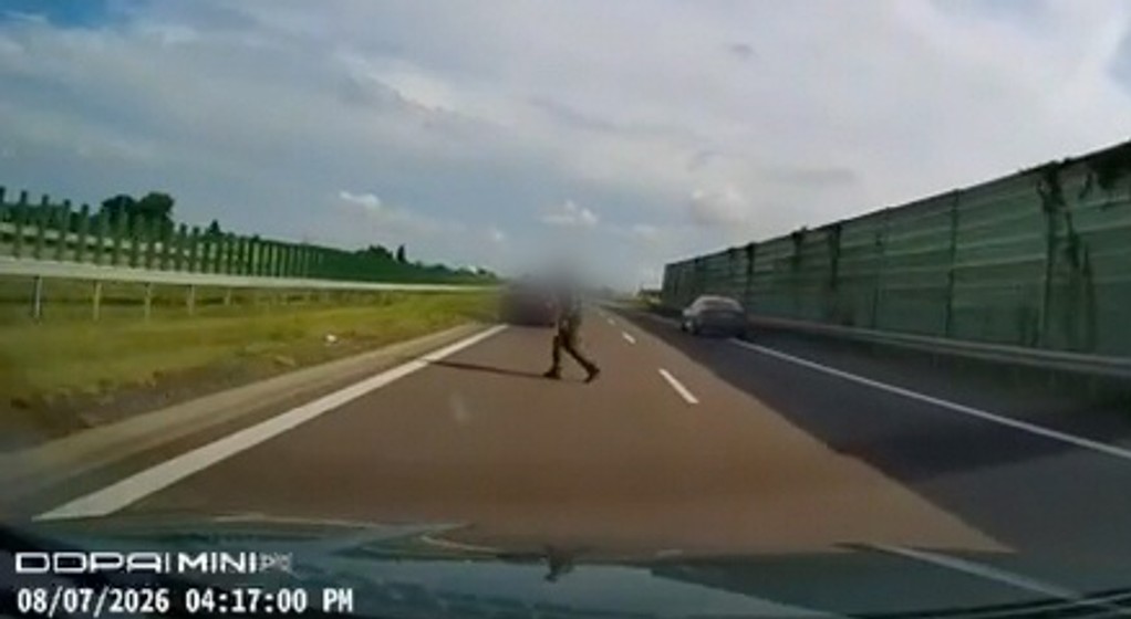 Pieszy na drodze ekspresowej S17 pod Lublinem