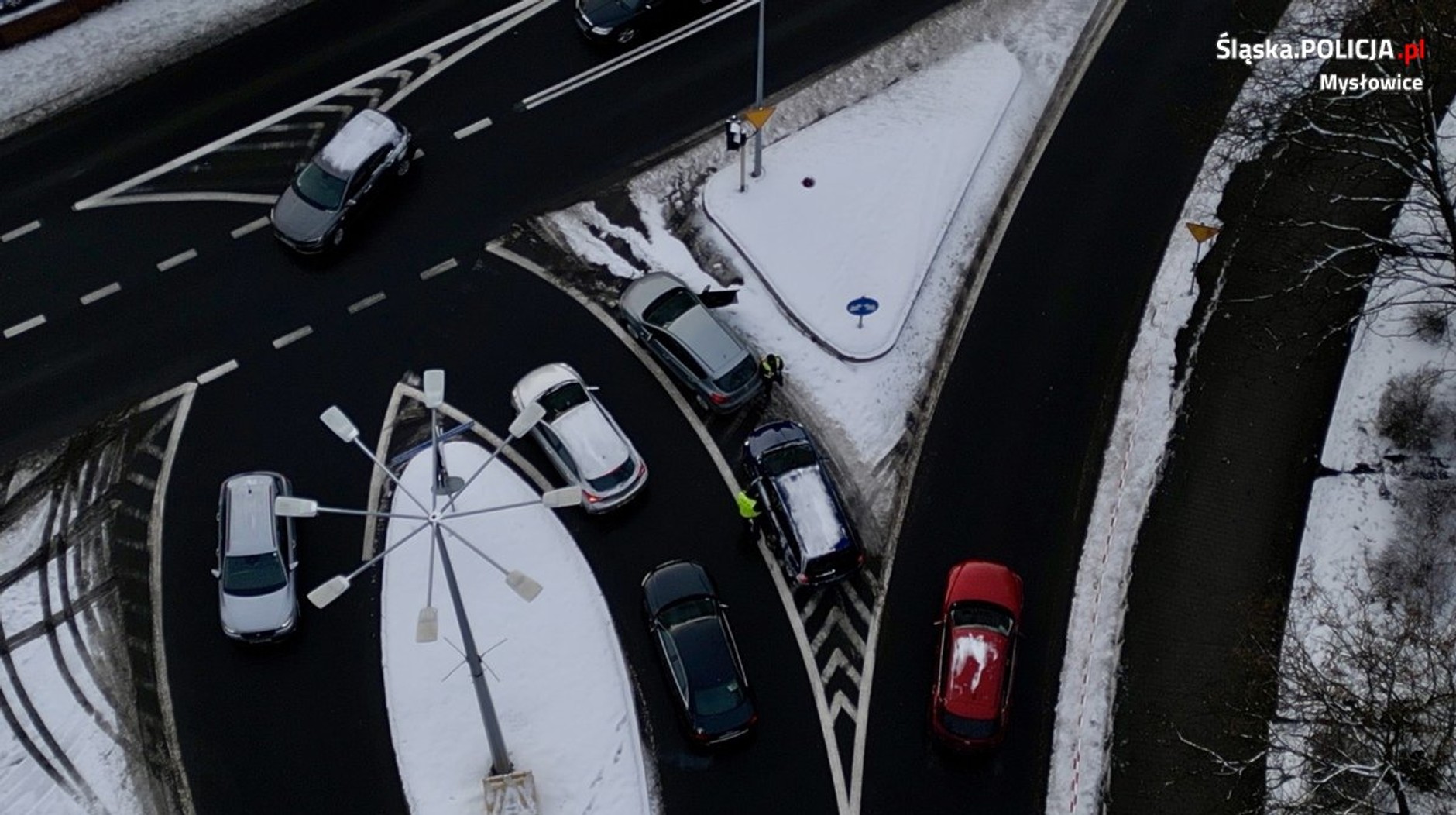 Policja przeprowadziła akcję przy pomocy specjalnego mobilnego stanowiska dowodzenia