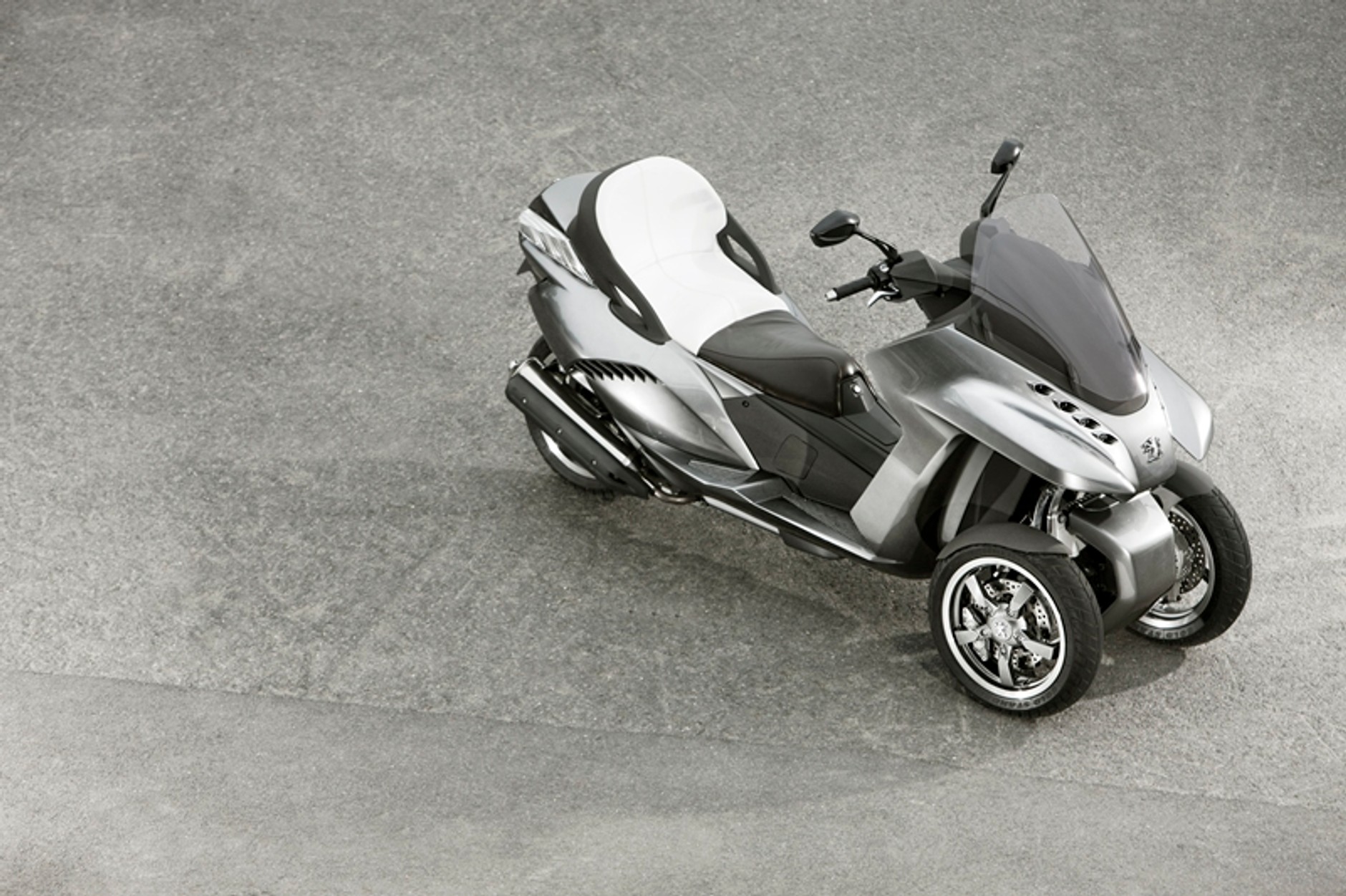 Peugeot HYbrid3 Evolution – samochodoskuter