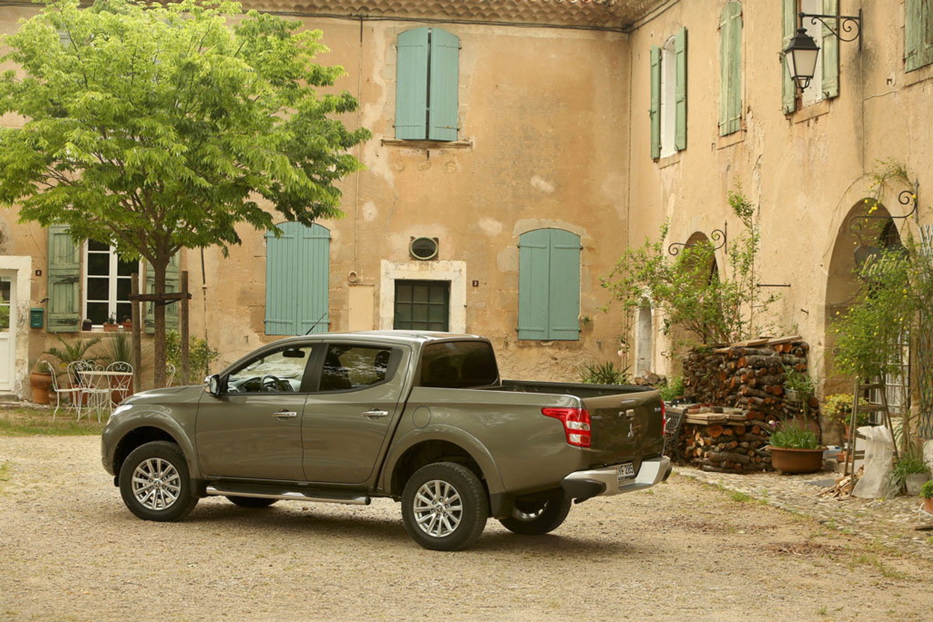 Mitsubishi L200 - nowa jakość pikapa