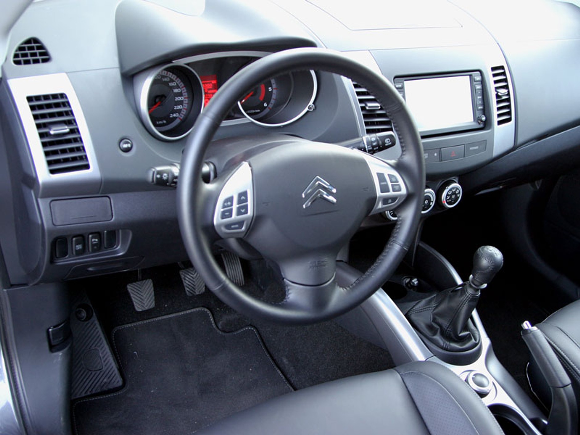 Citroën C-Crosser 2,2 HDI - spełnienie marzeń za 140 tys. zł