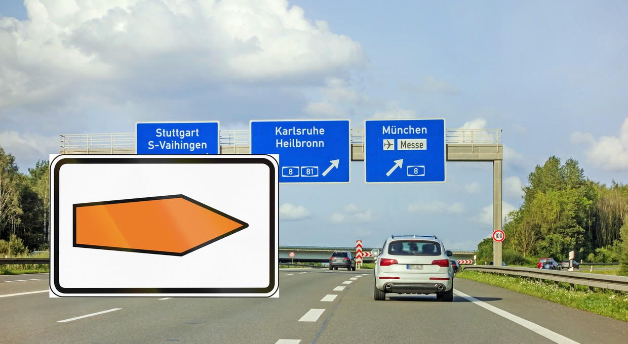 Pomarańczowa strzałka na niemieckich autostradach. Czy wiesz, co oznacza?