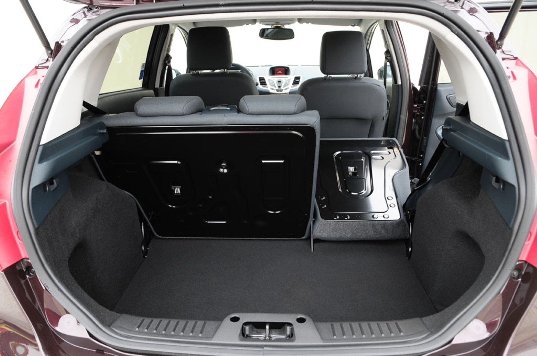 Kinetic design kontra francuskie lwiątko - Czyli Ford Fiesta kontra Peugeot 207