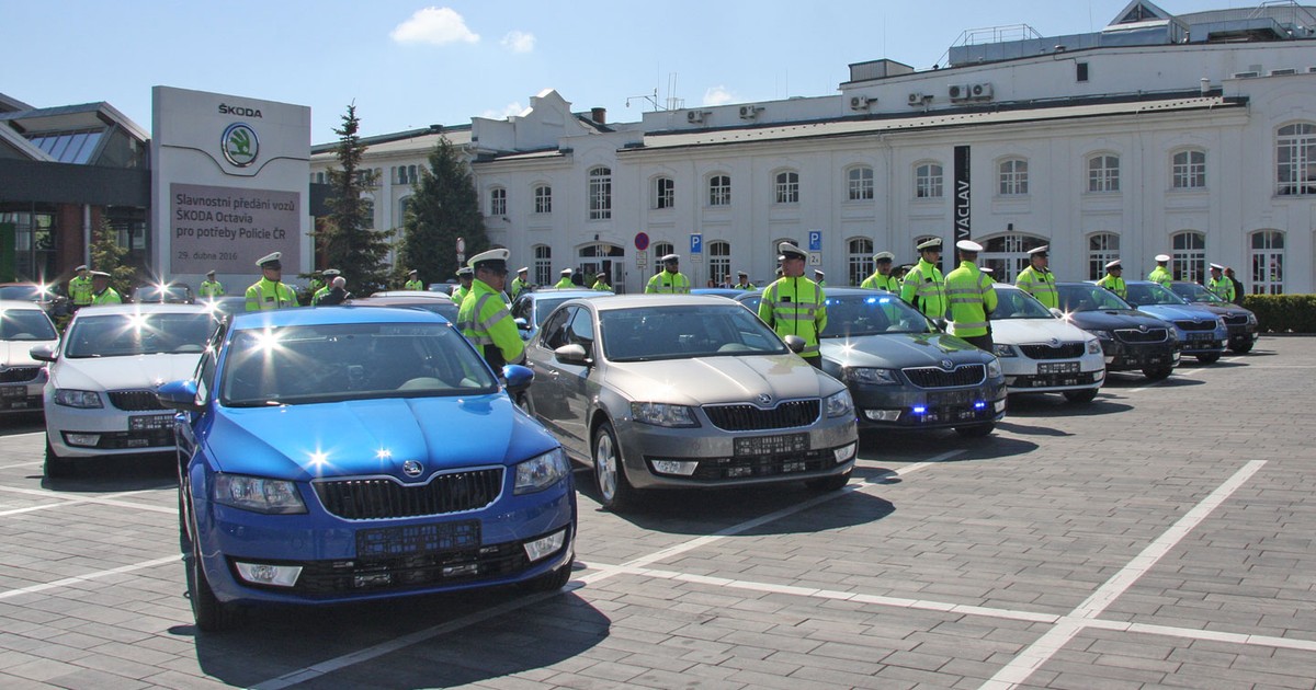 Nowe nieoznakowane radiowozy czeskiej policji