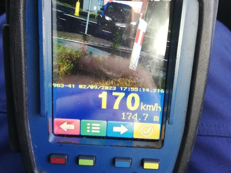 22-letni kierowca BMW znacząco przekroczył dopuszczalną prędkość