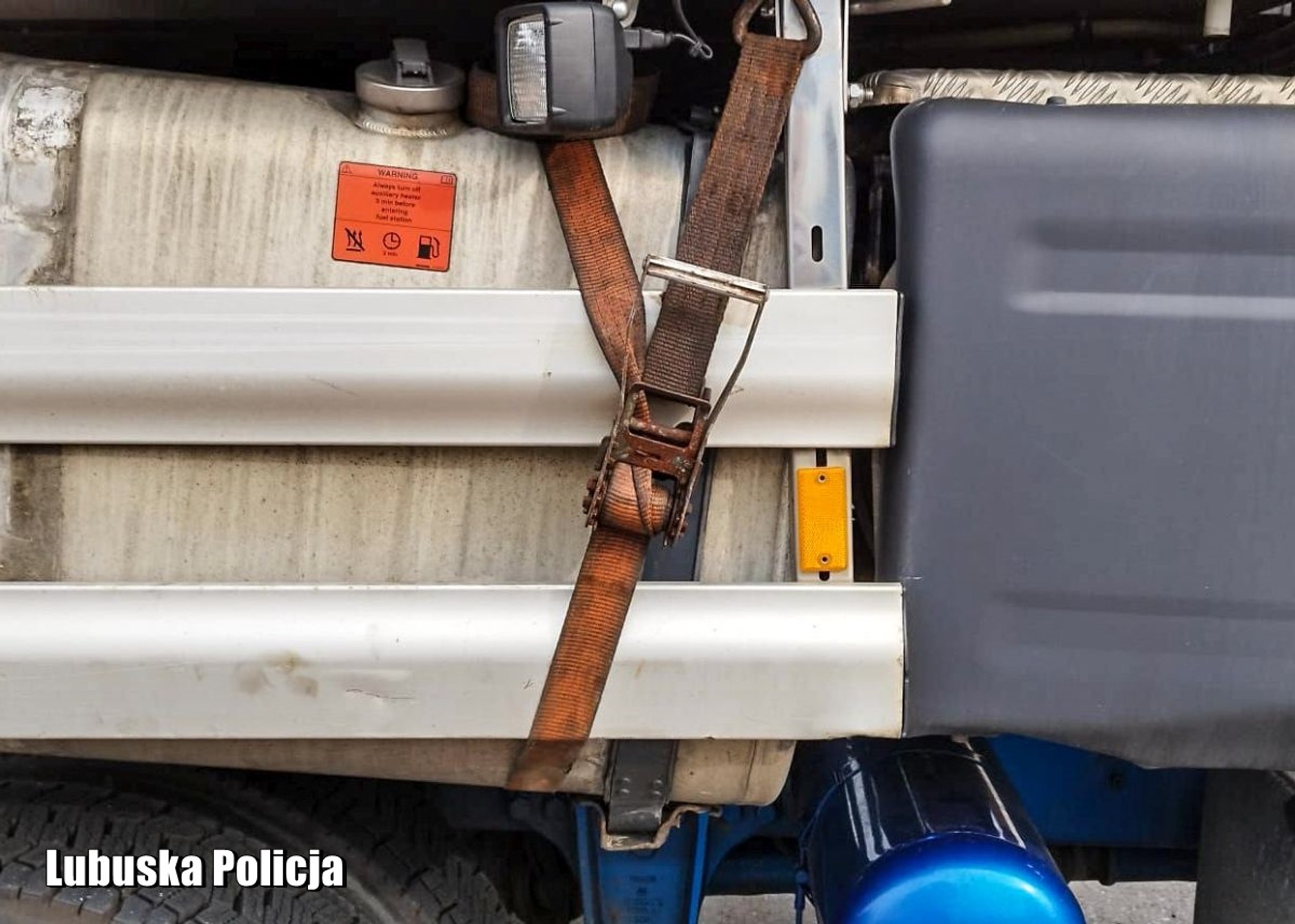 Ciężarówka przewoziła drugą ciężarówkę. Sporo wykroczeń