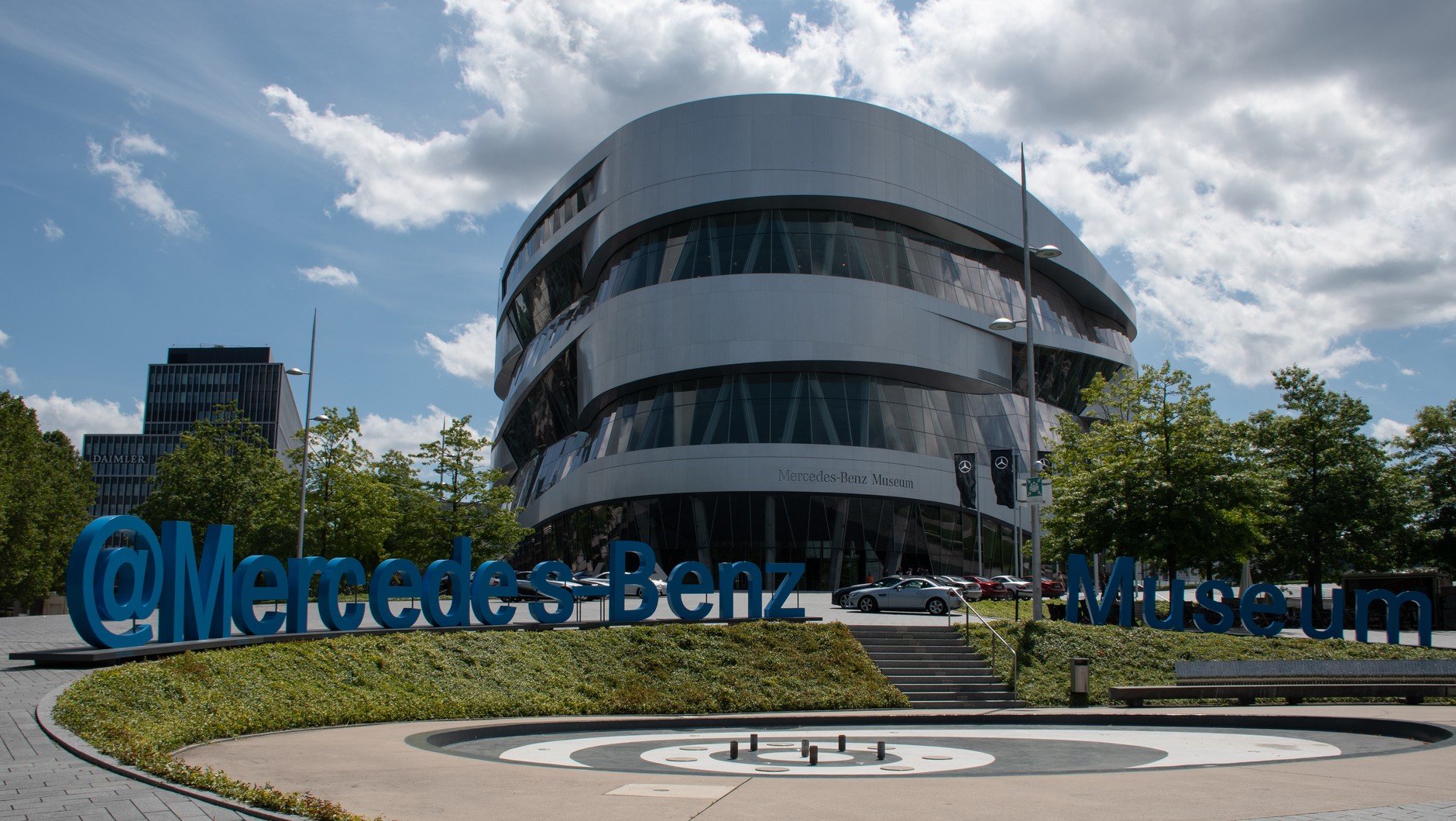 Budynek muzeum Mercedes-Benz w Stuttgarcie