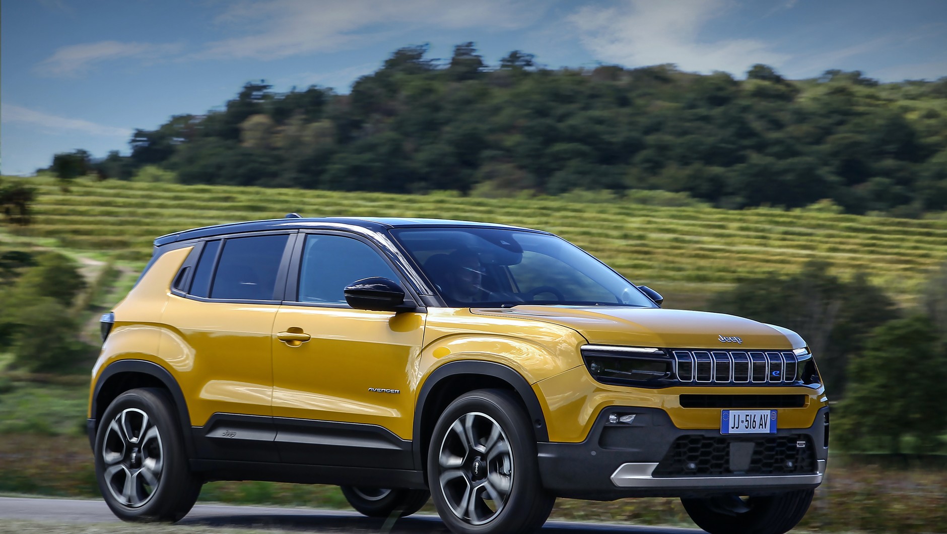 Jeep Avenger w wersji Launch Edition ma dwukolorowe nadwozie.