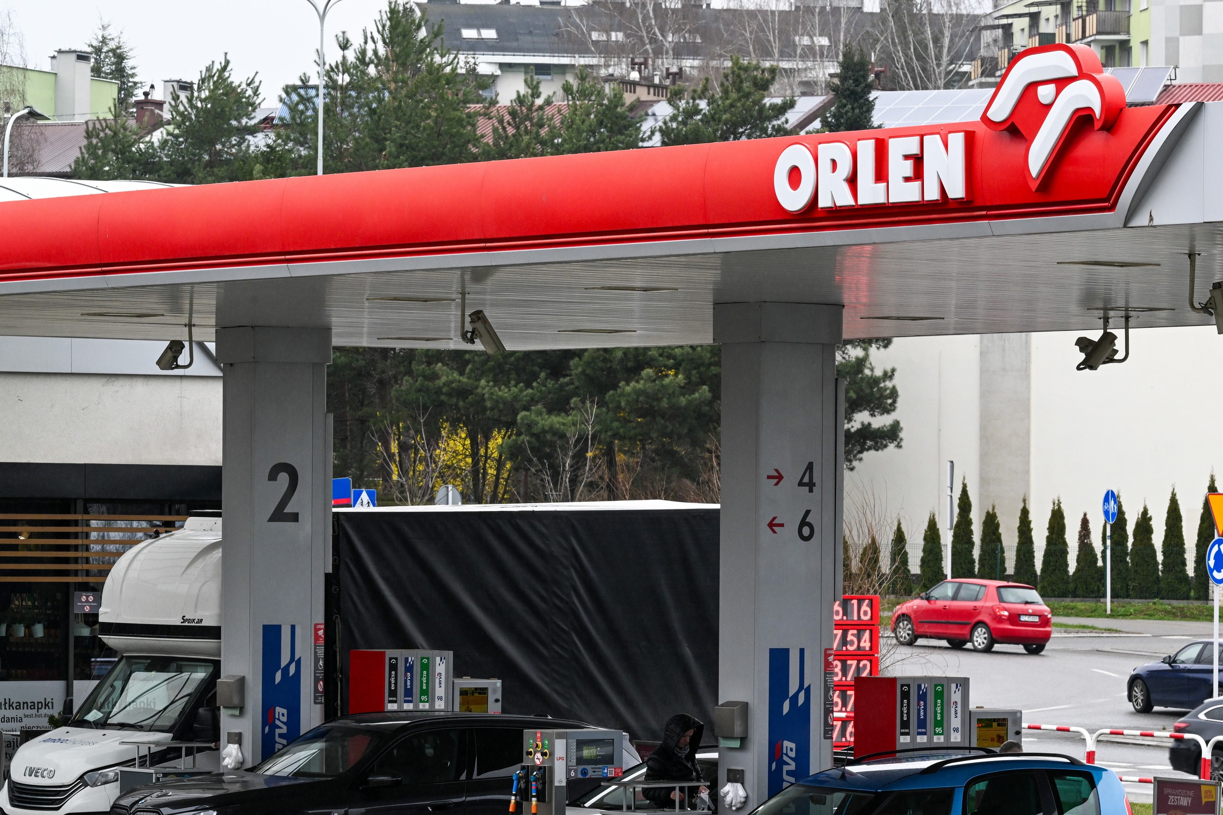 Podano nowe maksymalne ceny paliw. Drożej za benzynę, taniej za diesla